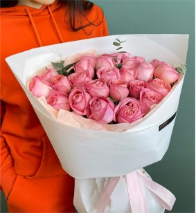 Букет из 25 нежно-розовых пионовидных роз