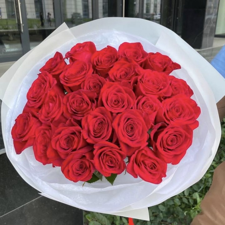 Букет из 25 красных роз 60 см.