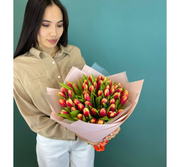 Букет из 45 красных тюльпанов